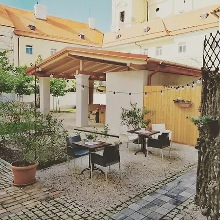 Na Knizeci Ceste Apartment *