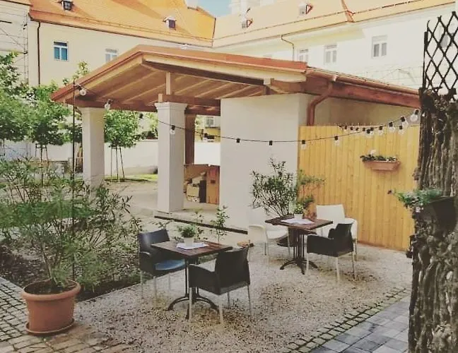 Na Knizeci Ceste Apartment *